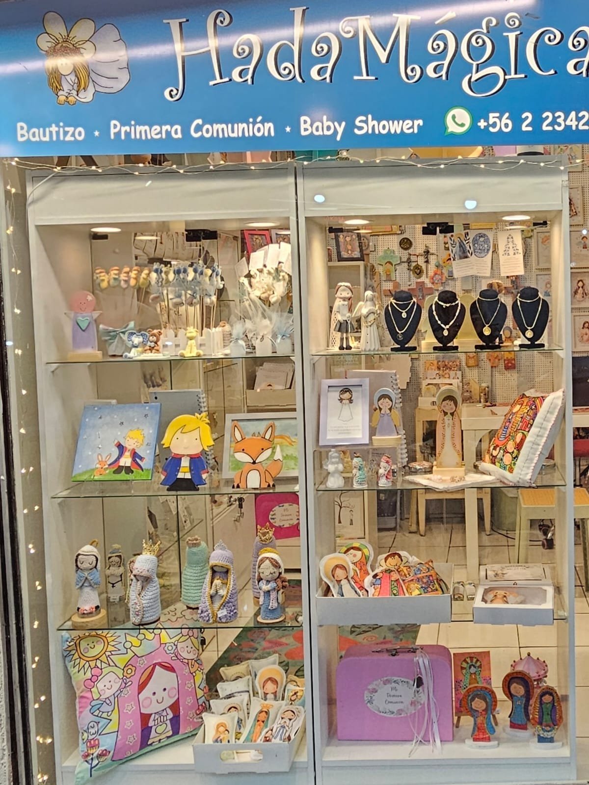 Vitrina de Hada Mágica en Apoquindo, Las Condes, con recuerdos de bautizo, primera comunión y baby shower
